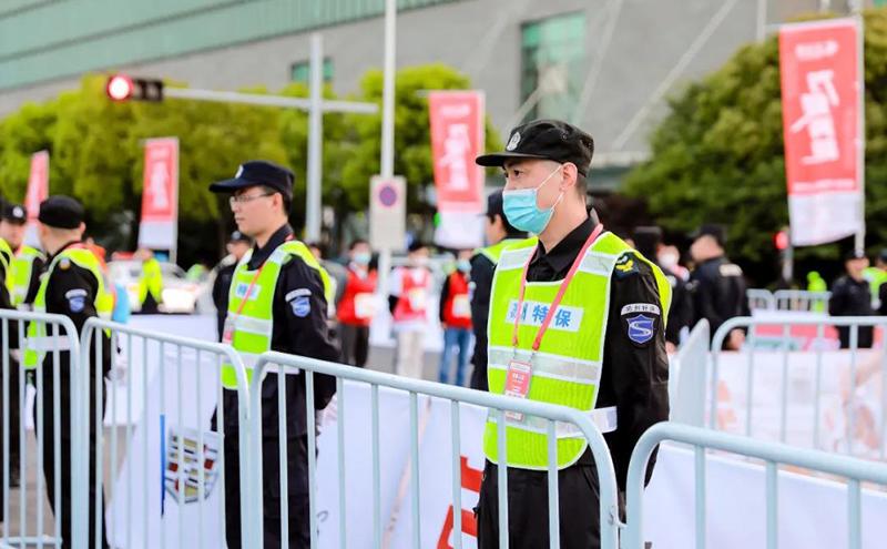 “县超”火热开赛!融水硬核护航赛事“舌尖”与价格安全(图1)